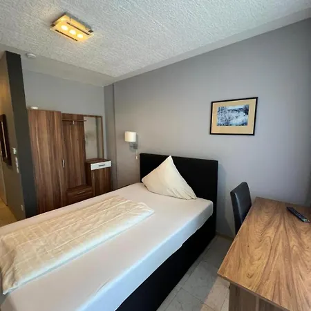 In Guest - Serene Retreat In Cozy Guest With Balcony Gasthof Bad Salzuflen