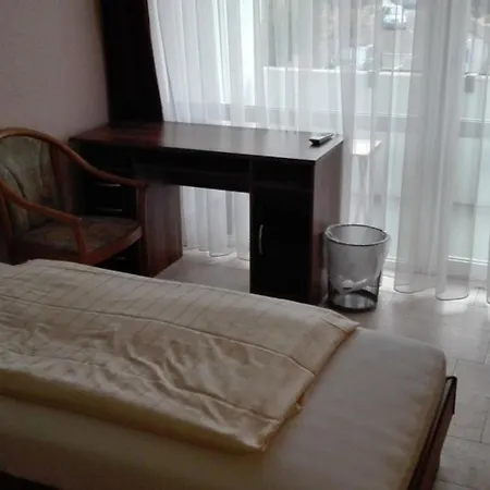 Gasthof In Guest - Serene Retreat In Cozy Guest With Balcony *