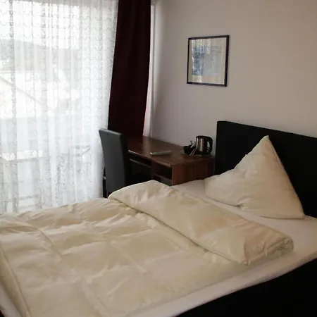 In Guest - Serene Retreat In Cozy Guest With Balcony Gasthof